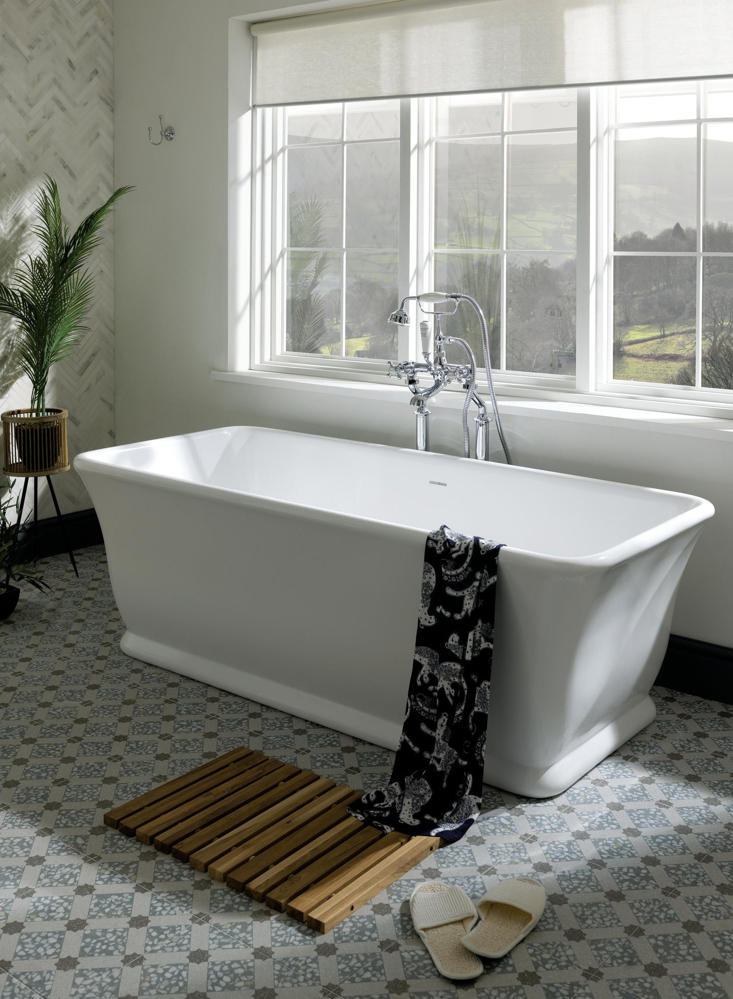 BC Designs Magnus 1680mm Gloss White Freestanding Bath