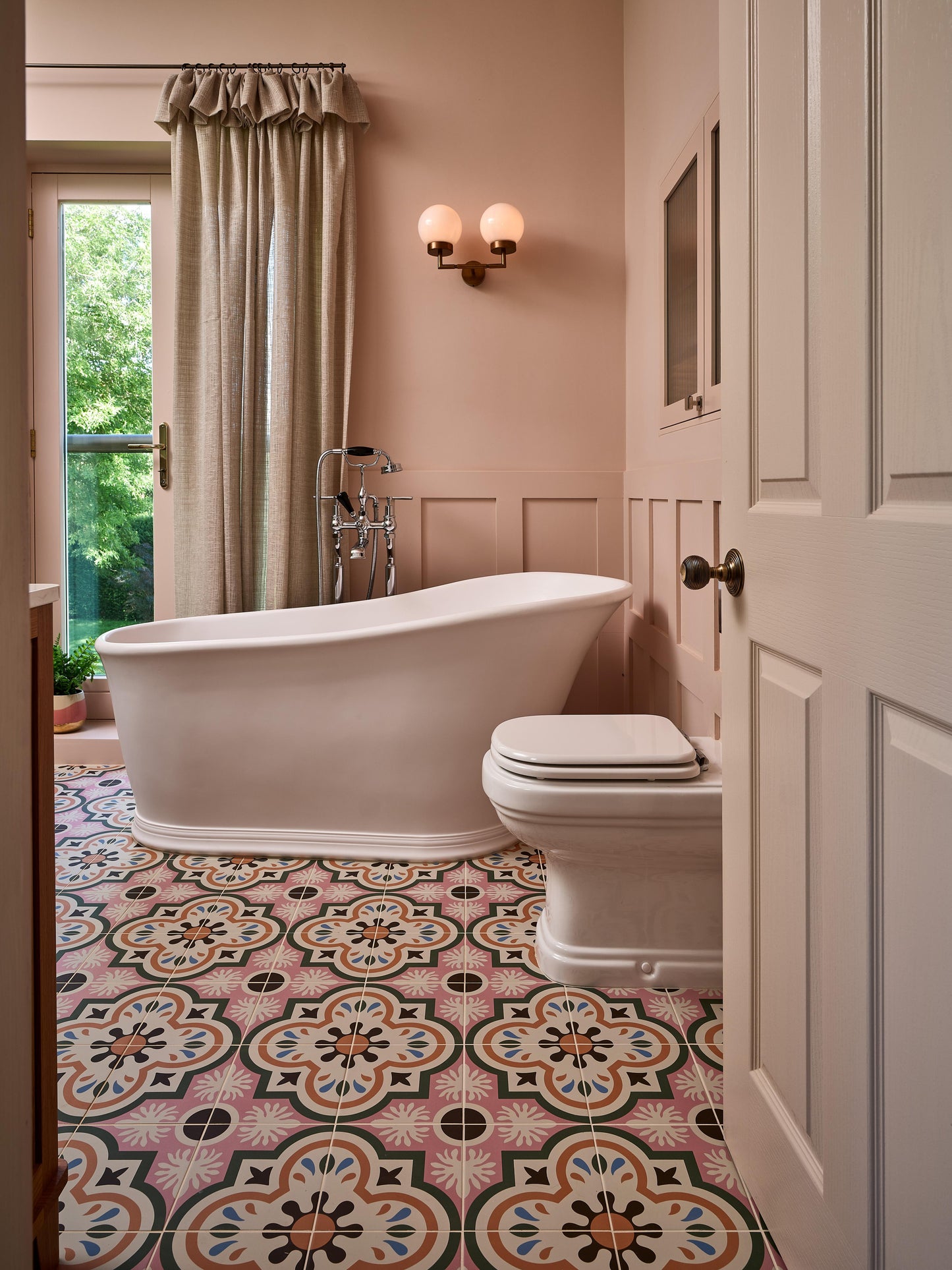 BC Designs Cian 1590mm Polished White Freestanding Bath