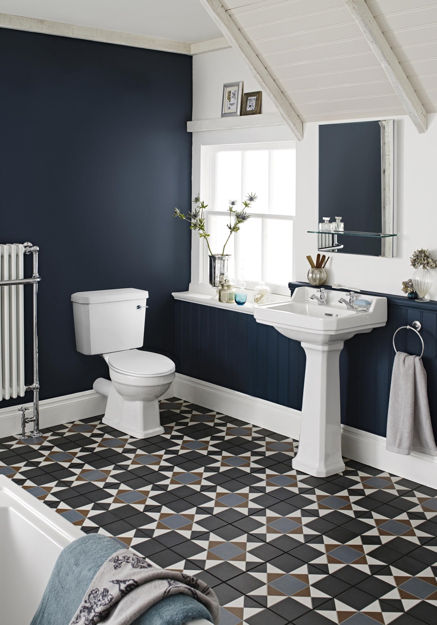 Nuie Traditional 560mm Basin & Pedestal 2 Tap Hole